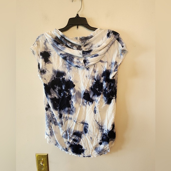 Lucky Brand blue tye dye shirt size small v neck - Picture 2 of 3